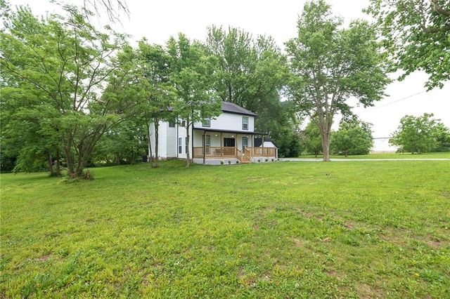 21195 S Woodland Road, Spring Hill, KS 66083