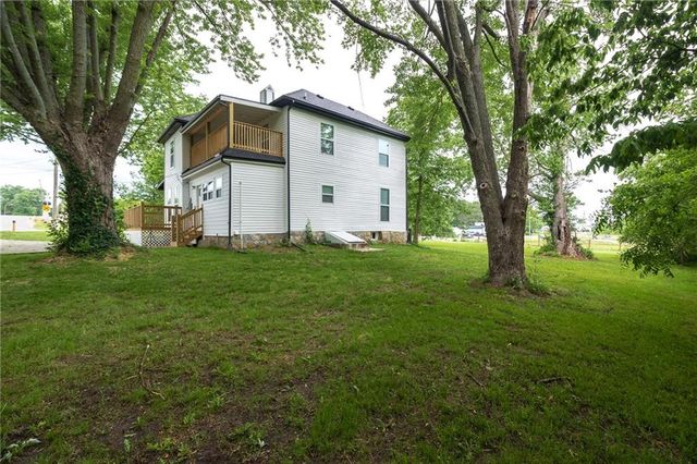21195 S Woodland Road, Spring Hill, KS 66083