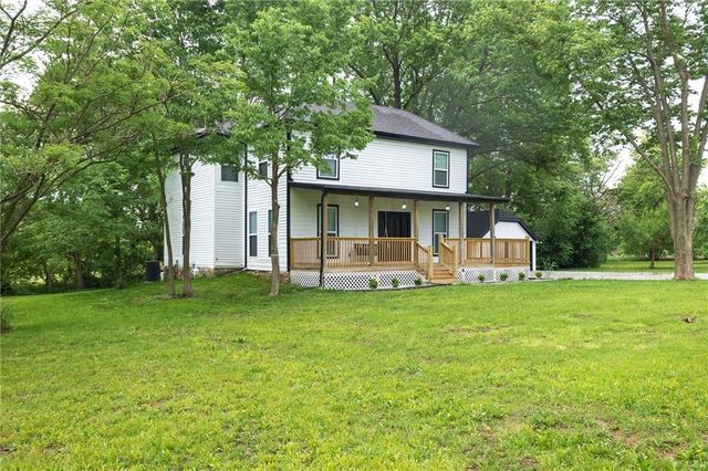 21195 S Woodland Road, Spring Hill, KS 66083