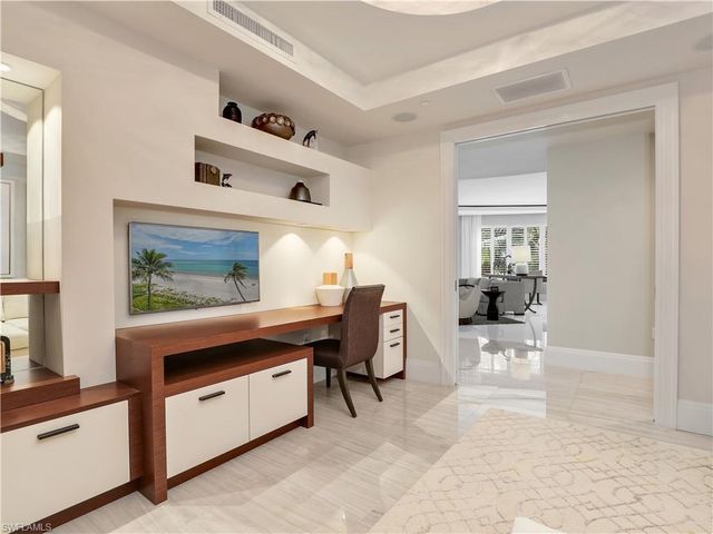13665 Vanderbilt DR 301, Naples, FL 34110