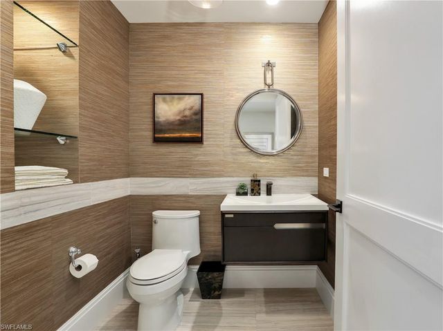 13665 Vanderbilt DR 301, Naples, FL 34110