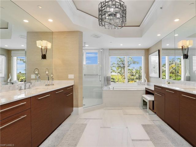 13665 Vanderbilt DR 301, Naples, FL 34110