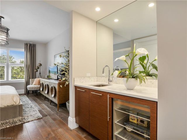 13665 Vanderbilt DR 301, Naples, FL 34110