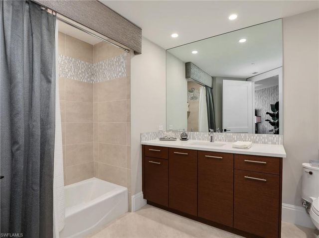 13665 Vanderbilt DR 301, Naples, FL 34110