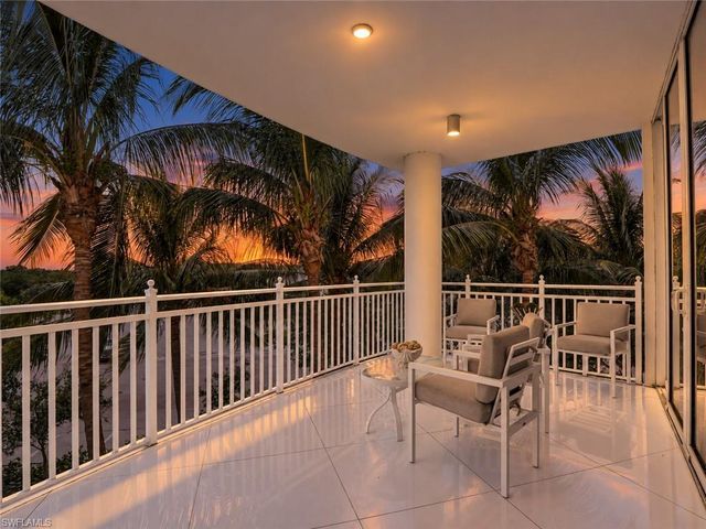 13665 Vanderbilt DR 301, Naples, FL 34110
