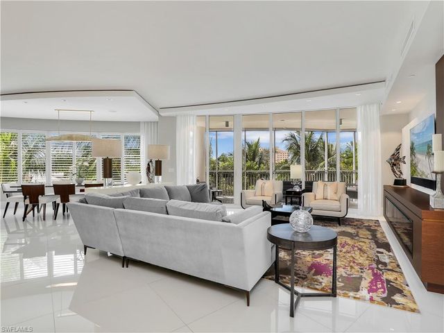 13665 Vanderbilt DR 301, Naples, FL 34110