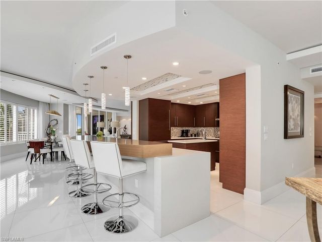 13665 Vanderbilt DR 301, Naples, FL 34110