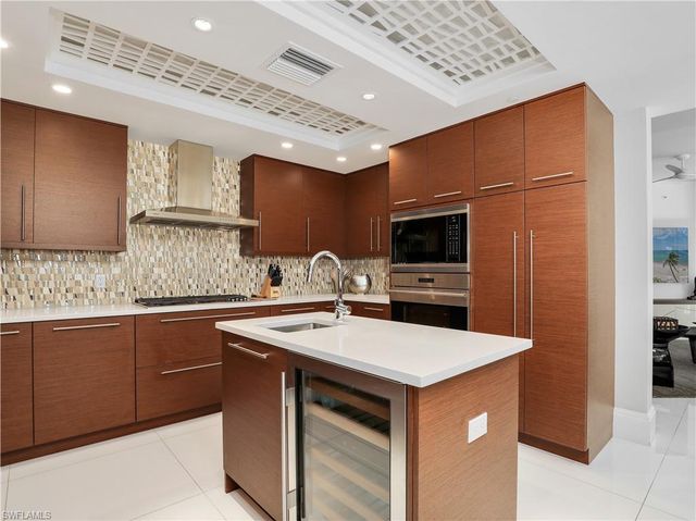 13665 Vanderbilt DR 301, Naples, FL 34110