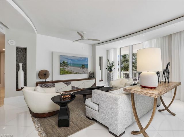 13665 Vanderbilt DR 301, Naples, FL 34110