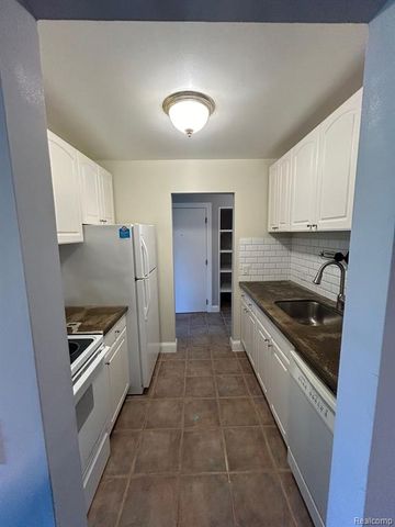 683 E Fox Hills Drive, Bloomfield Hills, MI 48304
