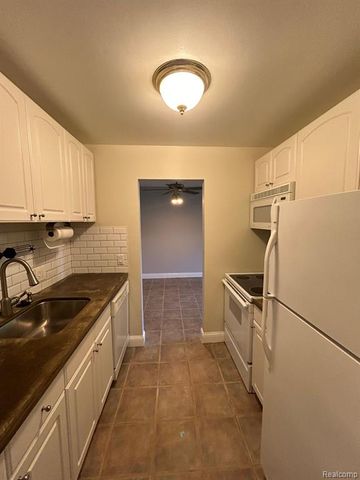 683 E Fox Hills Drive, Bloomfield Hills, MI 48304