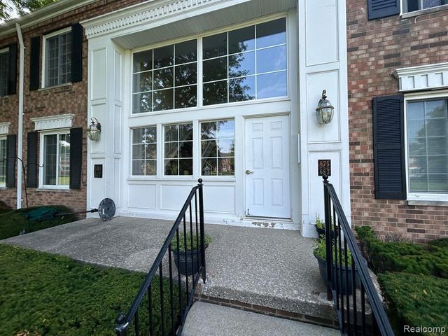 683 E Fox Hills Drive, Bloomfield Hills, MI 48304