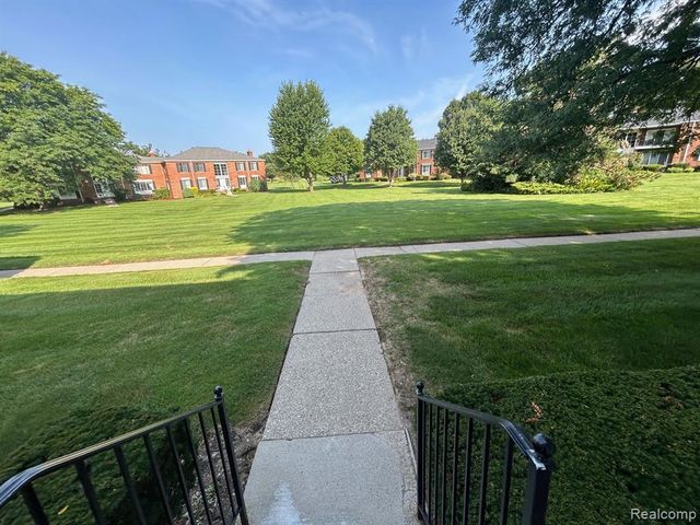 683 E Fox Hills Drive, Bloomfield Hills, MI 48304