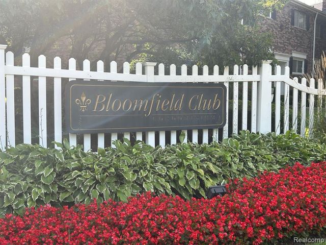 683 E Fox Hills Drive, Bloomfield Hills, MI 48304