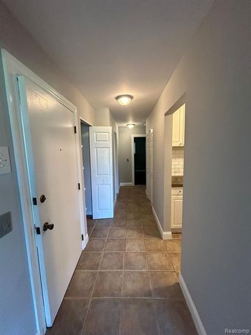 683 E Fox Hills Drive, Bloomfield Hills, MI 48304