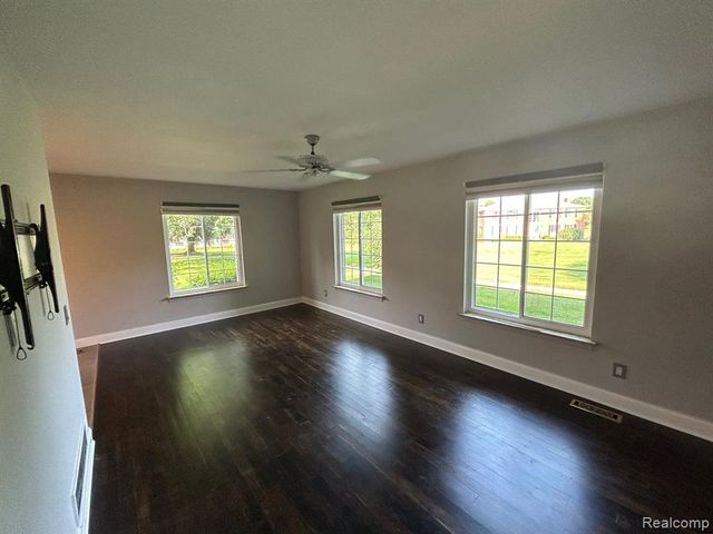 683 E Fox Hills Drive, Bloomfield Hills, MI 48304