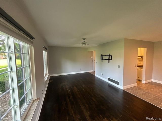 683 E Fox Hills Drive, Bloomfield Hills, MI 48304