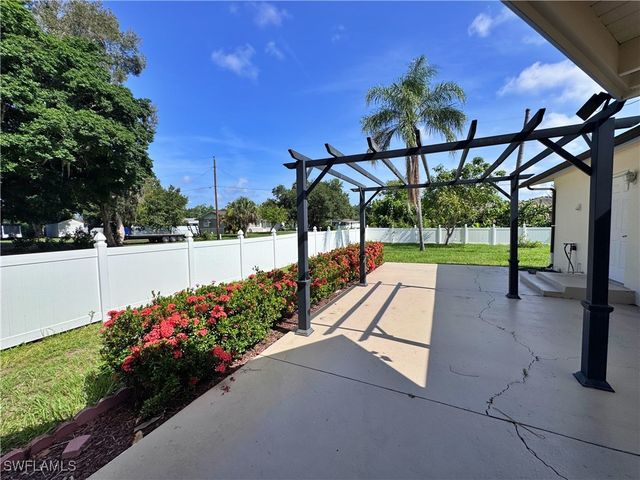 13802 3rd ST, Fort Myers, FL 33905
