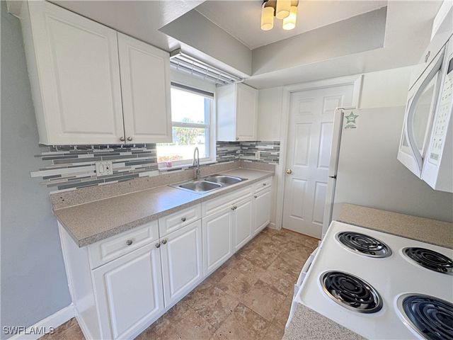 13802 3rd ST, Fort Myers, FL 33905