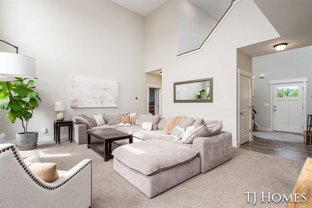 6200 Kuiper Drive, Grandville, MI 49418