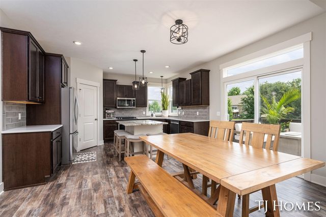 6200 Kuiper Drive, Grandville, MI 49418