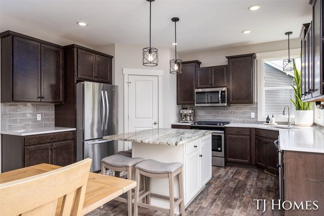 6200 Kuiper Drive, Grandville, MI 49418