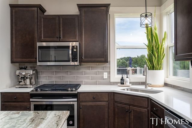 6200 Kuiper Drive, Grandville, MI 49418