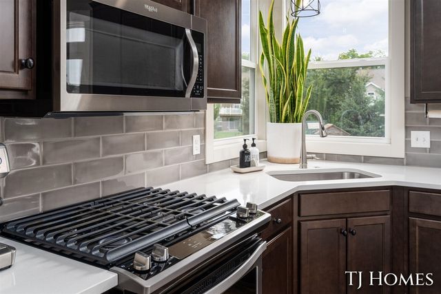 6200 Kuiper Drive, Grandville, MI 49418