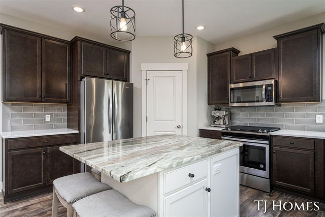 6200 Kuiper Drive, Grandville, MI 49418