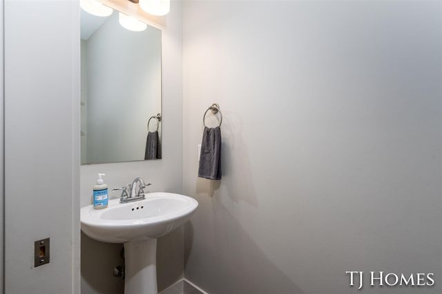 6200 Kuiper Drive, Grandville, MI 49418