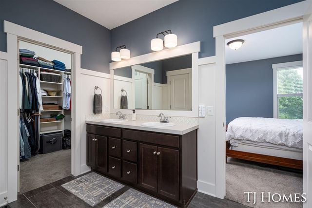 6200 Kuiper Drive, Grandville, MI 49418