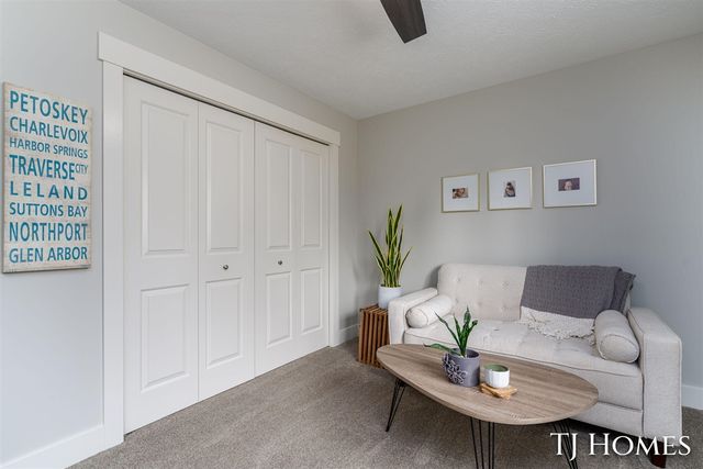 6200 Kuiper Drive, Grandville, MI 49418