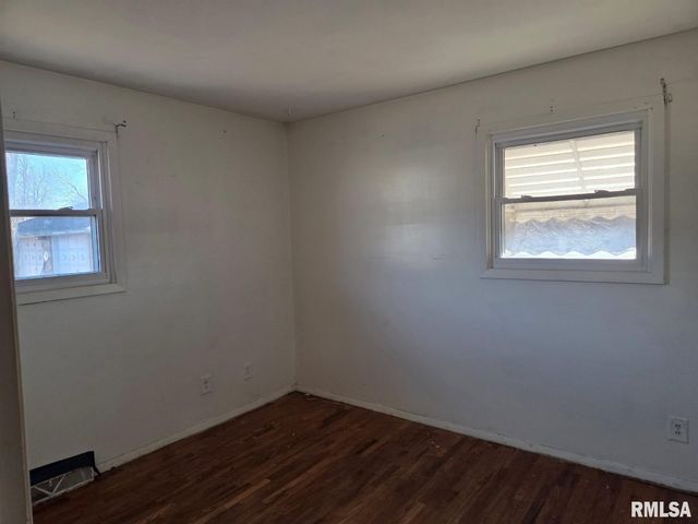 531 S BARNEWOLT Drive, Peoria, IL 61604