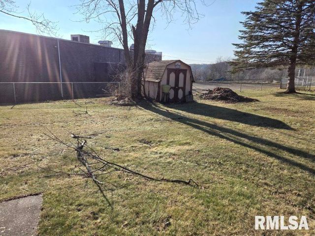 531 S BARNEWOLT Drive, Peoria, IL 61604