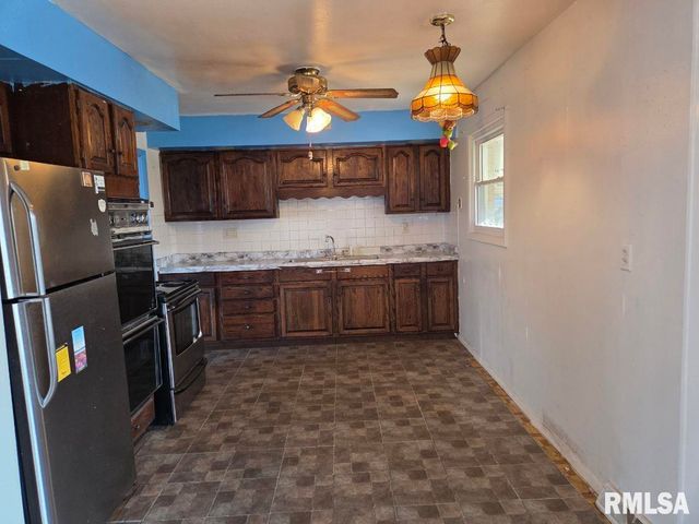 531 S BARNEWOLT Drive, Peoria, IL 61604