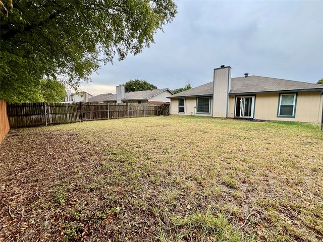 319 Iberis Drive, Arlington, TX 76018