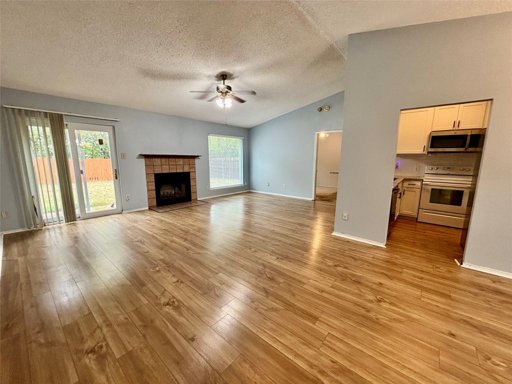 319 Iberis Drive, Arlington, TX 76018