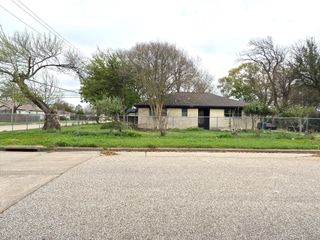 2418 28th Avenue N, Texas City, TX 77590