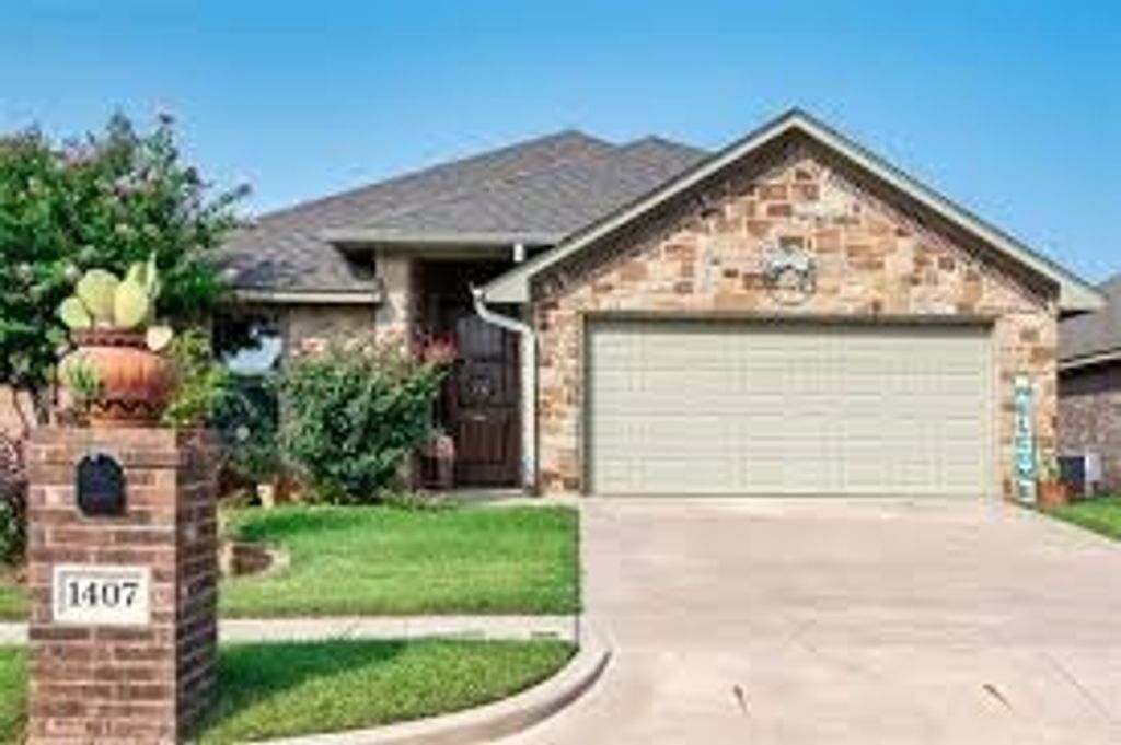 1407 Lauren Lane, Granbury, TX 76048