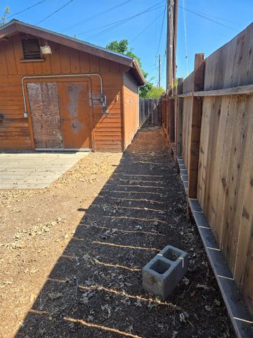 2052 S Tuxedo Ave, Stockton, CA 95204