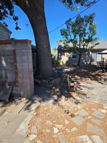 2052 S Tuxedo Ave, Stockton, CA 95204