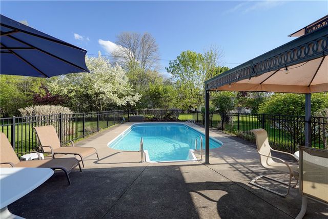 53 Avonmore Way, Penfield, NY 14526