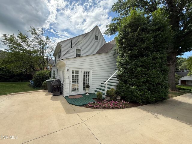 116 West F Street, Elizabethton, TN 37643