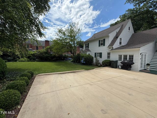116 West F Street, Elizabethton, TN 37643