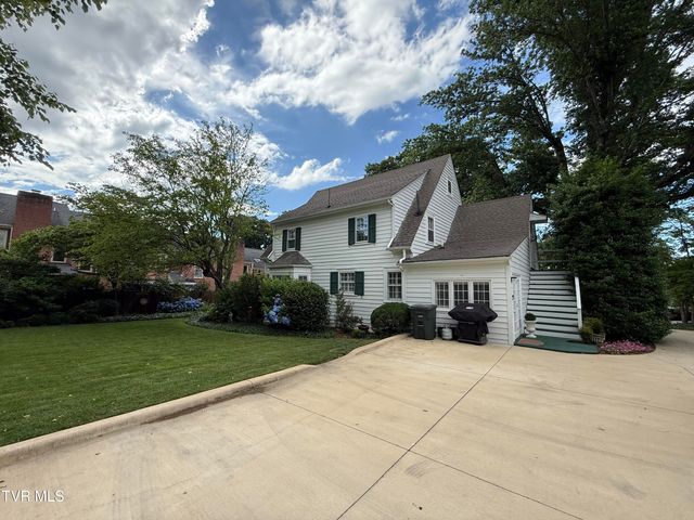 116 West F Street, Elizabethton, TN 37643