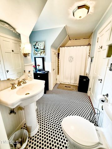 116 West F Street, Elizabethton, TN 37643