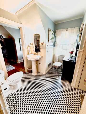116 West F Street, Elizabethton, TN 37643