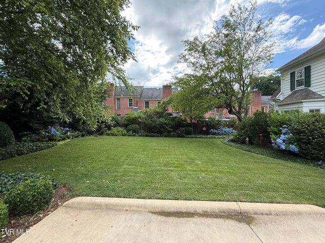 116 West F Street, Elizabethton, TN 37643