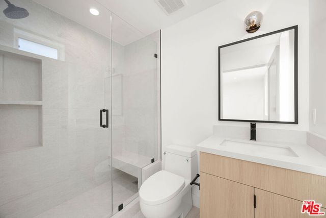 6239 Banner Avenue 1-2, Los Angeles, CA 90038