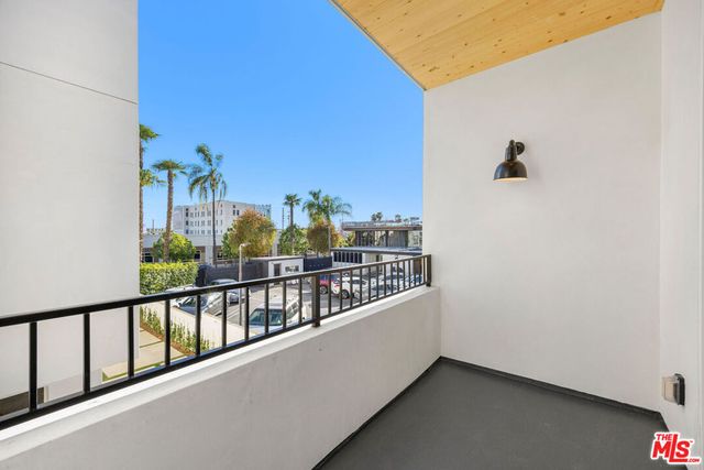 6239 Banner Avenue 1-2, Los Angeles, CA 90038